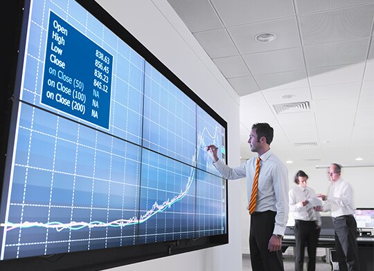 gestor do Itaú BBA apresentando soluções para investidores