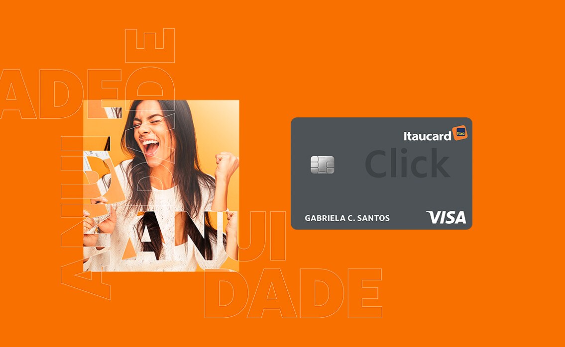 imagem composta por um cartão Itaucard Click em um fundo cinza e uma foto de uma mulher sorrindo ao lado.