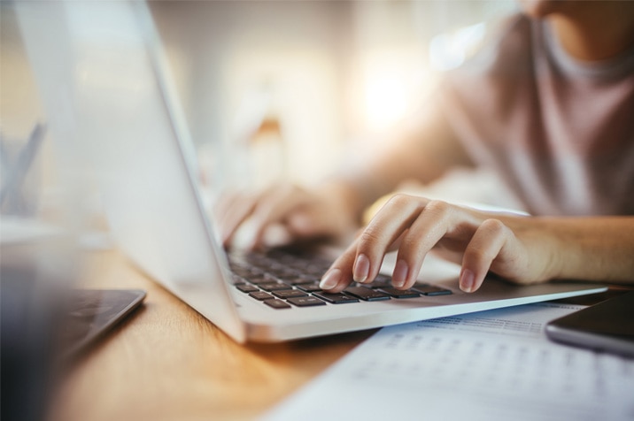 pessoal utilizando o computador