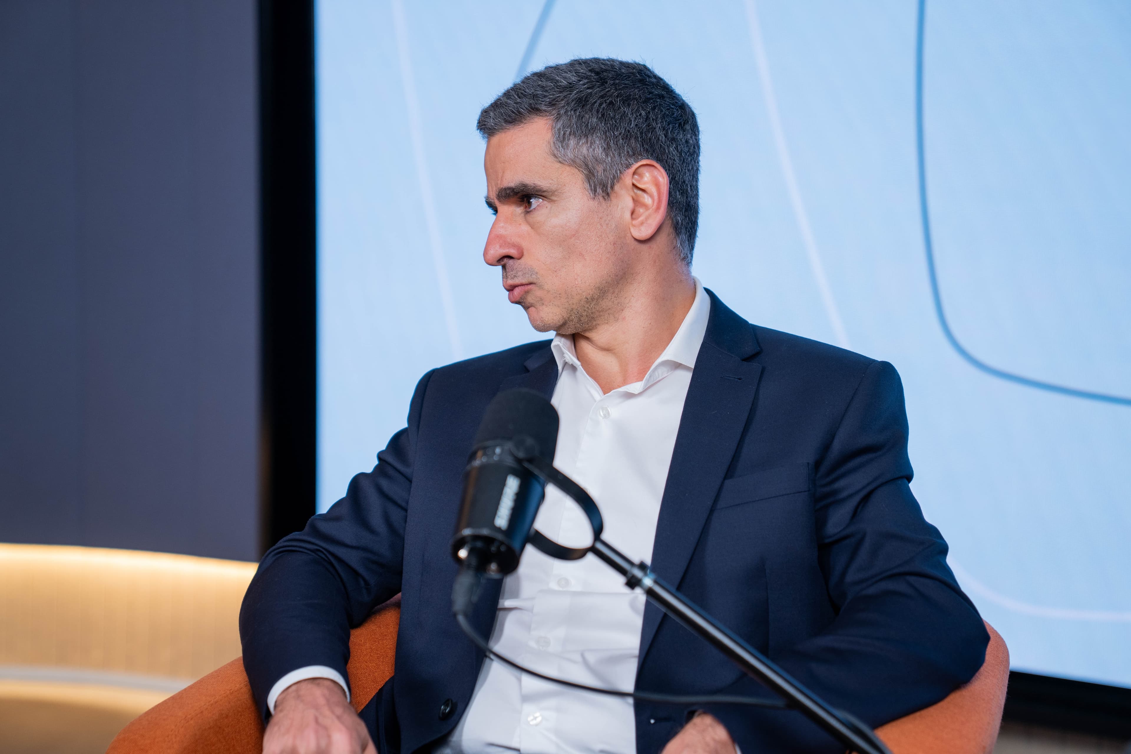 Bruno Bak, gestor da família de fundos Artax da Itaú Asset, em entrevista ao Itaú Views. Foto: Martin Vassilev para o Itaú.