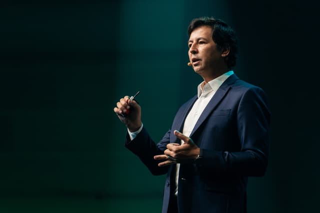 Roberto Lee, CEO da Avenue, durante o Avenue Connection 2026. Foto: Avenue.