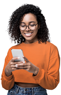 imagem de uma mulher mexendo no celular