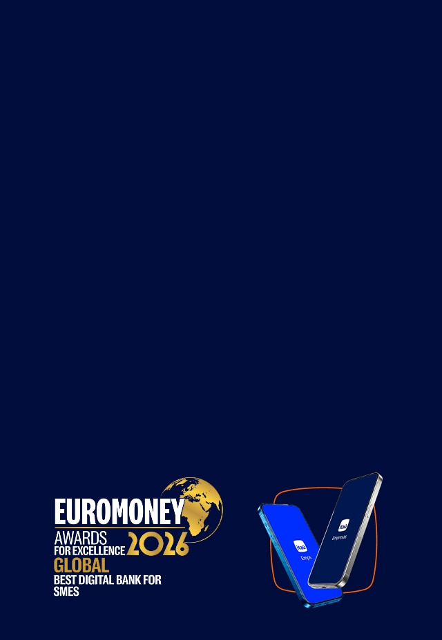 Imagem com fundo azul e o texto do premio euromoney 2026