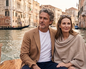Casal viajando em Veneza