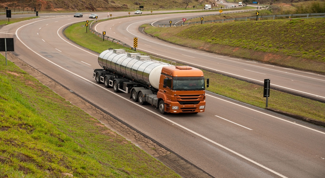 Serviços crescem no Brasil e PPI surpreende nos EUA