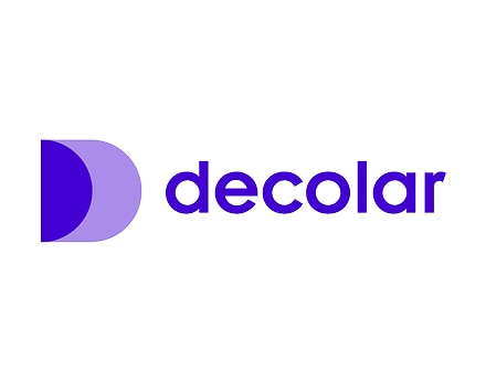 Logo da Decolar em cor azul com o fundo branco
