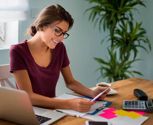 Imagem de cliente Itaú gerenciando seu salário