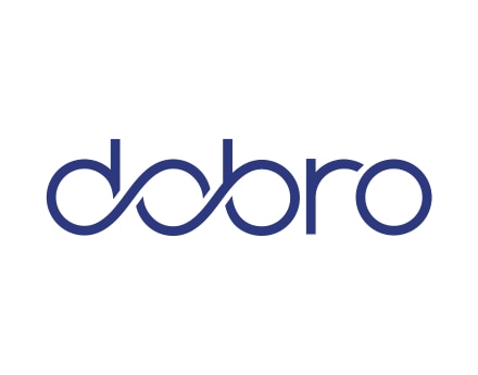 Logo da marca Dobro, fundo branco e letras na cor azul