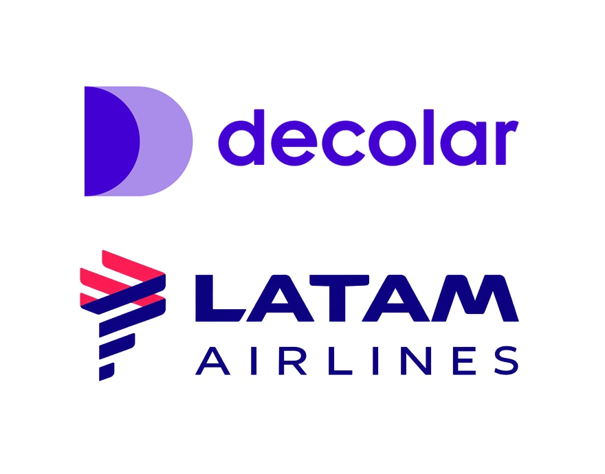 Logo da Decolar e Latam em cores azul e vermelho com o fundo branco