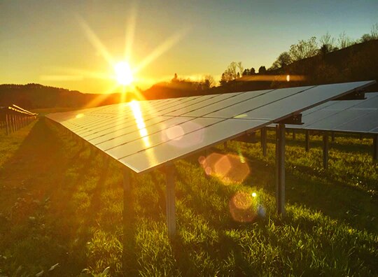 Imagem com painéis solares