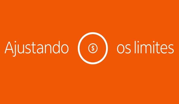 Mulher_usando_celular_com_notebook