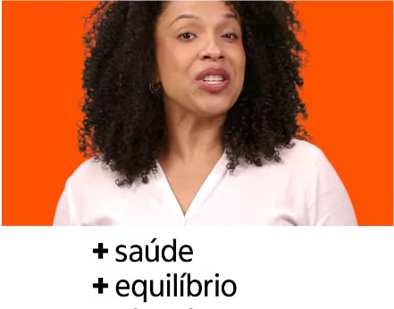 Narradora gesticulando, legenda + saúde, + equilíbrio