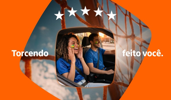 Itaú, Torcendo feito você. Casal com seu veículo segurado pelo seguro contratado no Itaú.