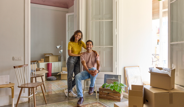 Casal_com_mudanca_na_sala