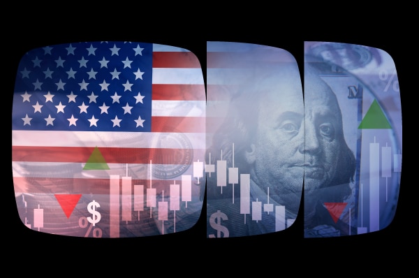 Imagem: bandeira dos EUA, com nota de dólar e gráfico de velas sobrepostos