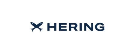 Imagem com fundo branco e logo da Hering.