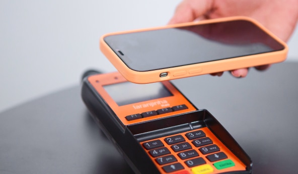 Imagem maquininha de cartão Itaú laranjinha PinPad TEF.