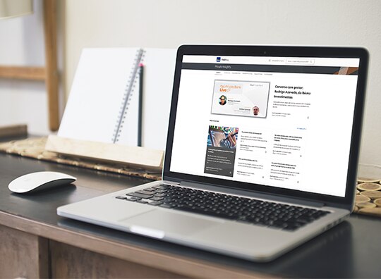 Imagem de um notebook com o blog Private Insights aberto.
