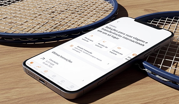 Celular com a tela mostrando o app Itaú Personnalité na aba de câmbio