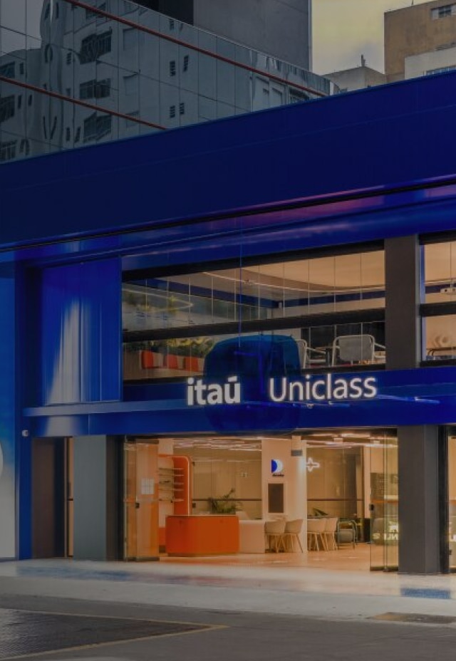 Fachada moderna do Espaço Uniclass