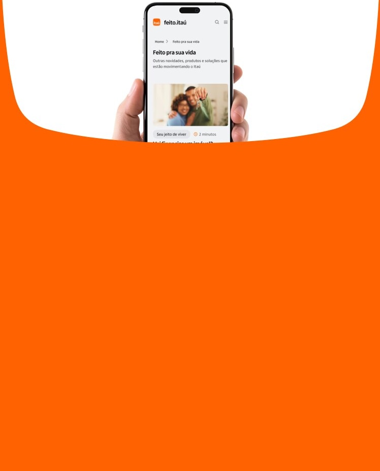 Celular com a plataforma feito.Itaú na tela